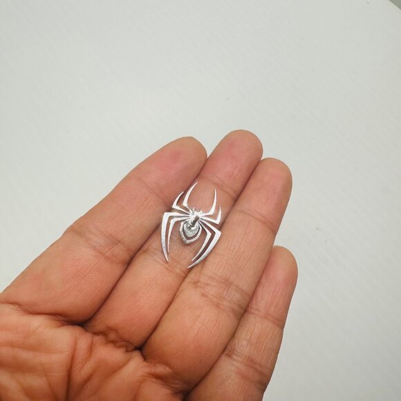 ⭐Gothic Spider Brooch Stainless Steel Badge Pins Silver Color Metal Small Size⭐ - Picture 3 of 6